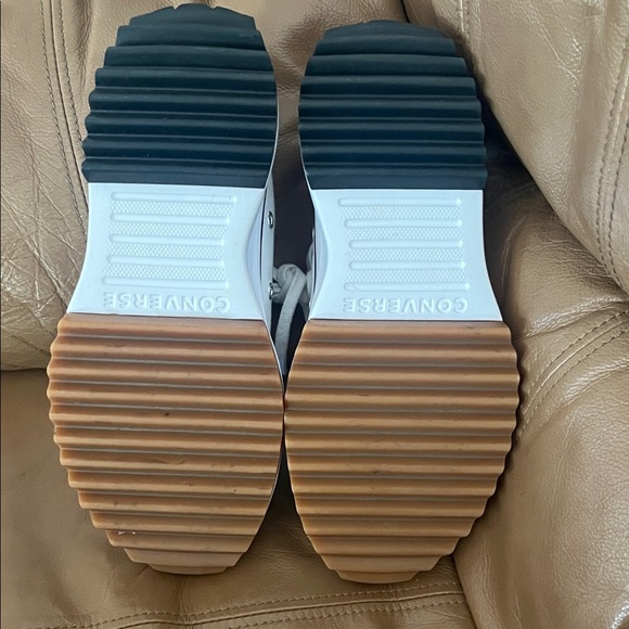 NWOT Converse Women's White Platform Sneakers with Black Accents - Picture 2 of 5